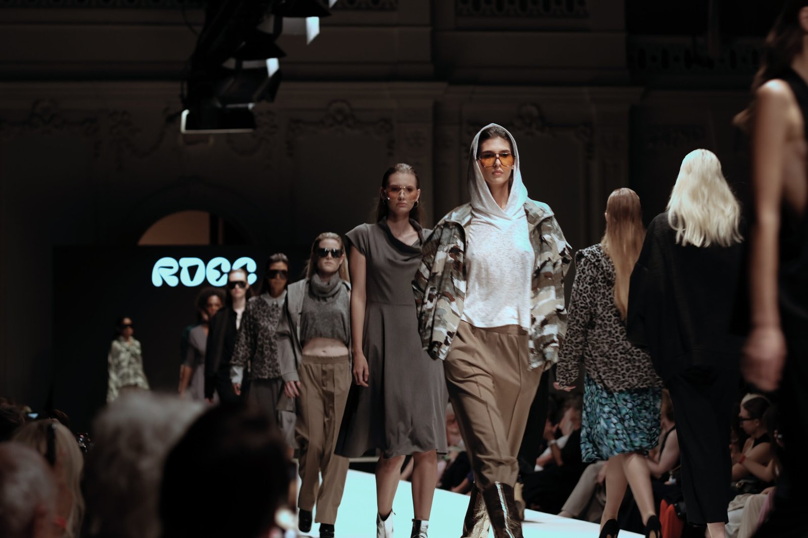 ROEE: Urban cool meets clean elegance